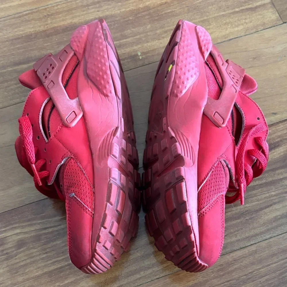 Nike Huruache Bright Red Kids' Lightweight Athletic Sneakers size 7Y